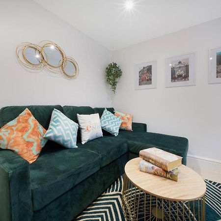 1 Bed House, Free Parking, 15 Minutes From Cheltenham Races Gloucester Eksteriør bilde