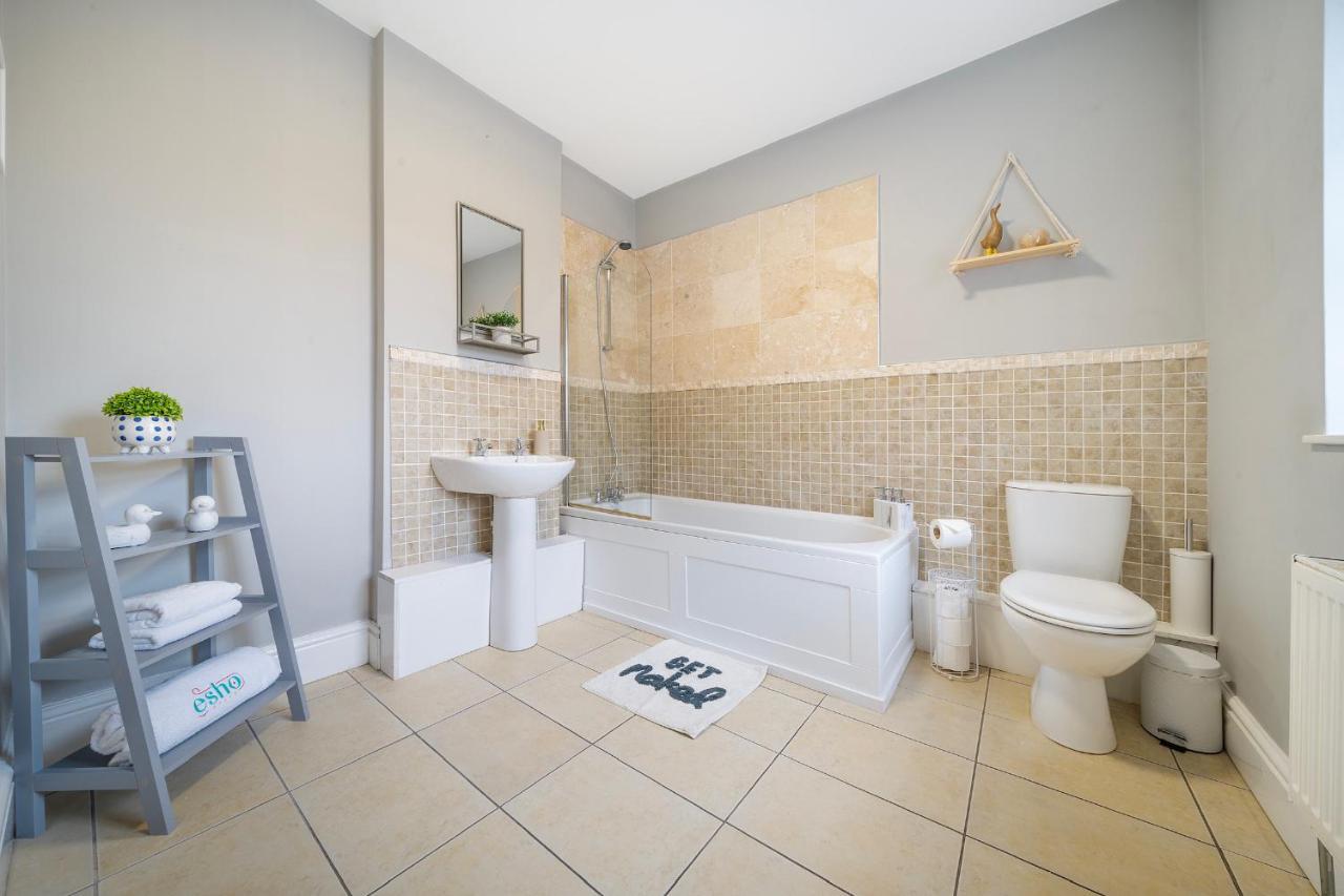 1 Bed House, Free Parking, 15 Minutes From Cheltenham Races Gloucester Eksteriør bilde
