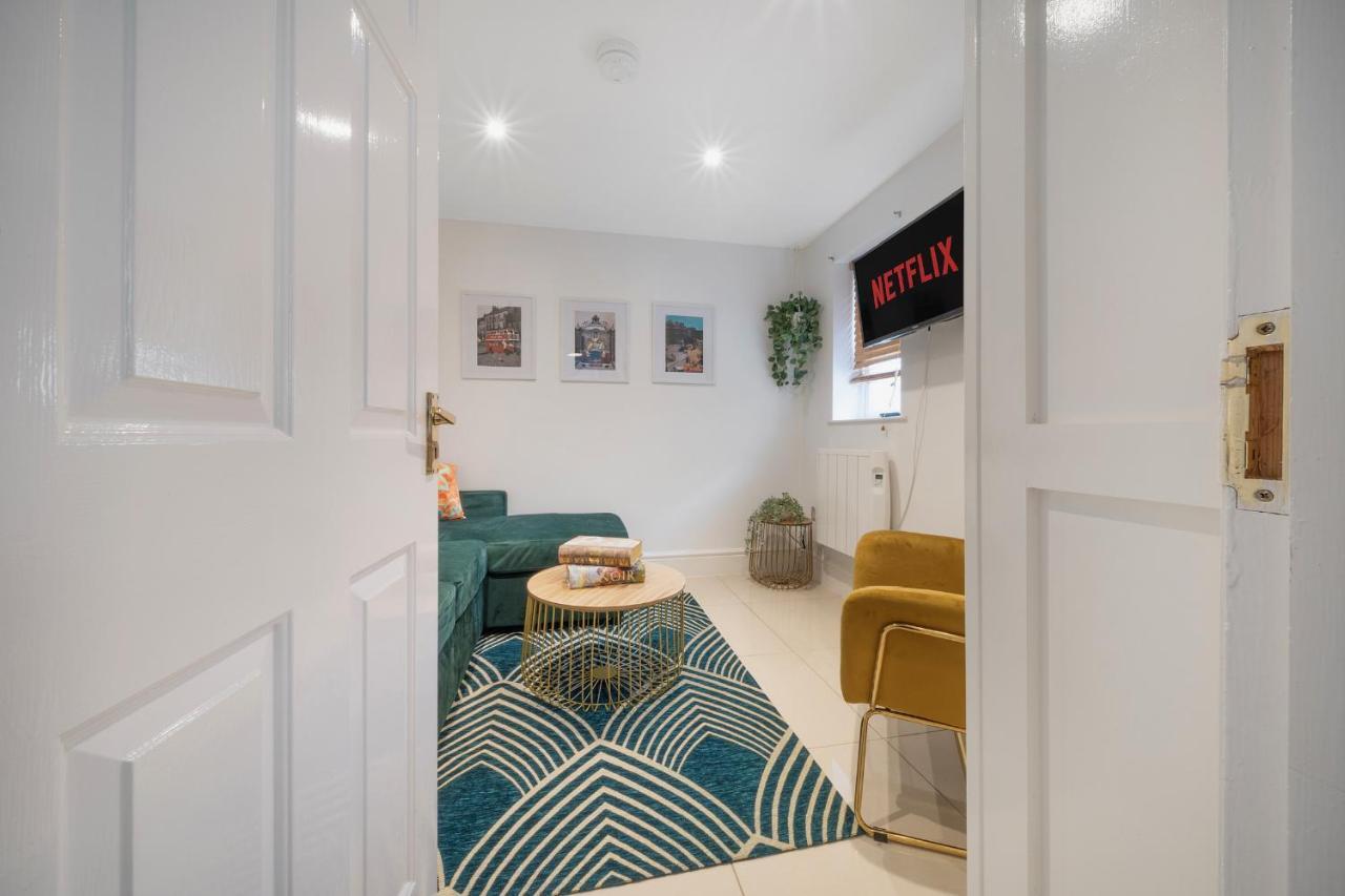 1 Bed House, Free Parking, 15 Minutes From Cheltenham Races Gloucester Eksteriør bilde