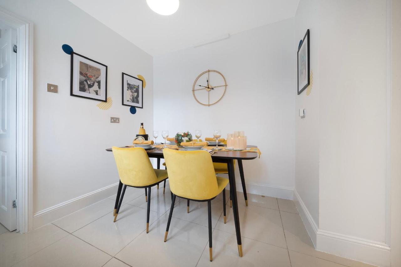 1 Bed House, Free Parking, 15 Minutes From Cheltenham Races Gloucester Eksteriør bilde