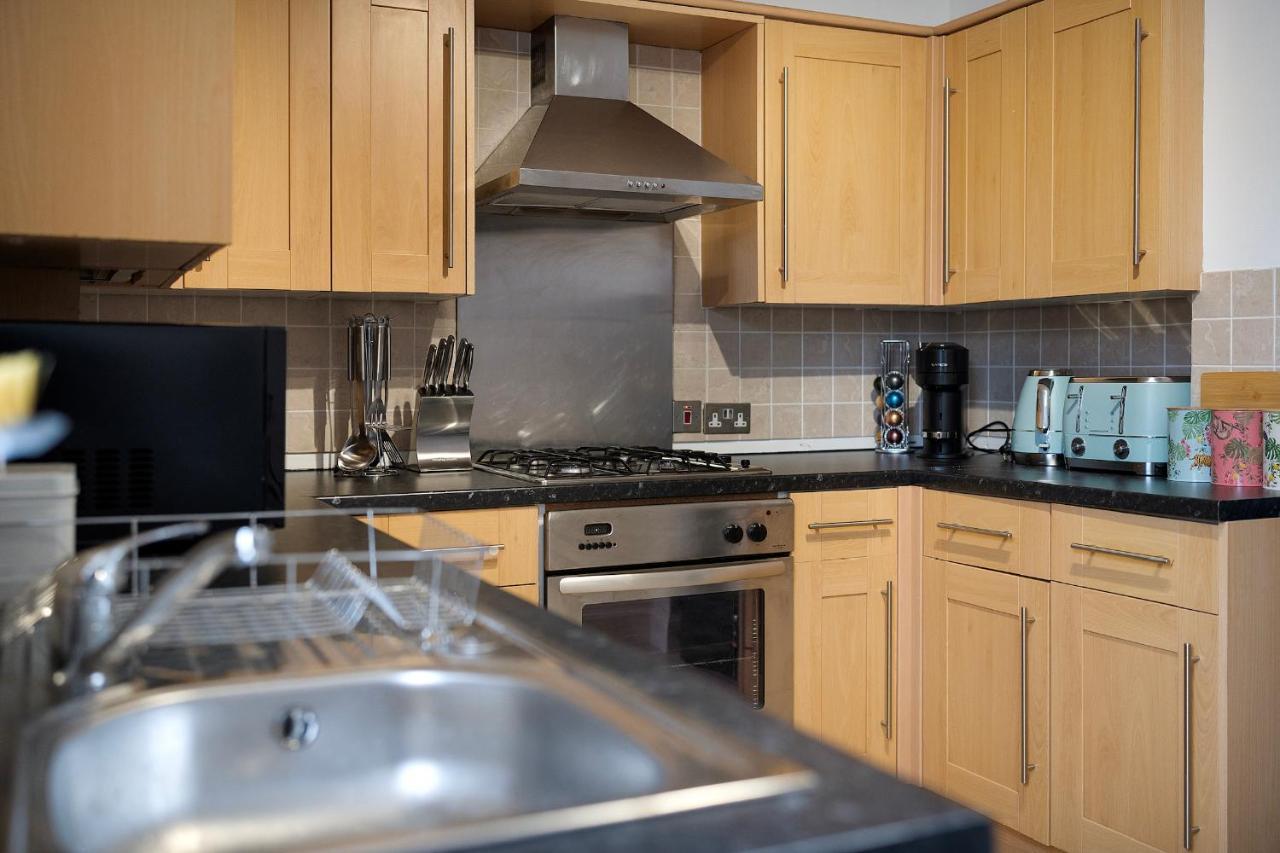 1 Bed House, Free Parking, 15 Minutes From Cheltenham Races Gloucester Eksteriør bilde