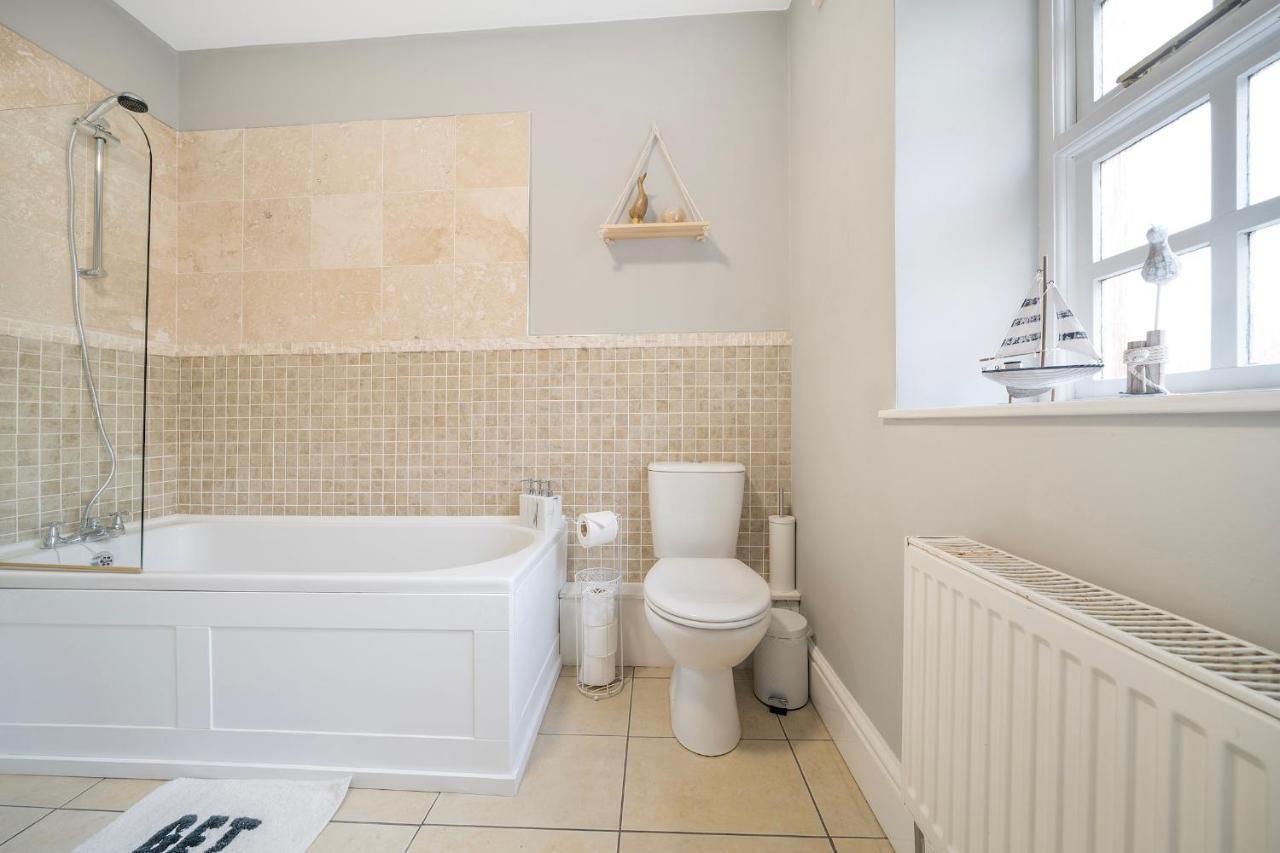 1 Bed House, Free Parking, 15 Minutes From Cheltenham Races Gloucester Eksteriør bilde